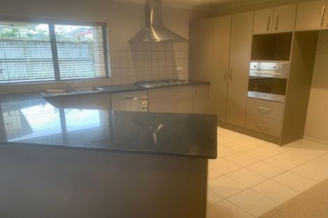 Photo of property in 28 Heidi Crescent, Flat Bush, Auckland, 2016