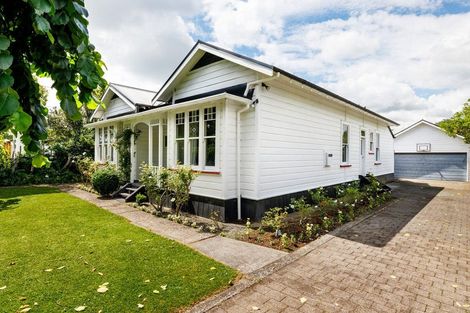 Photo of property in 41 Queen Street, Cambridge, 3434