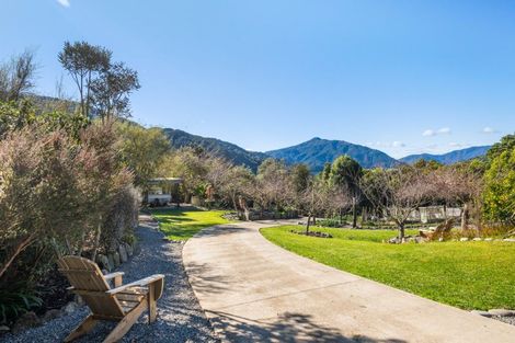 Photo of property in 826 Queen Charlotte Drive, Havelock, Picton, 7281