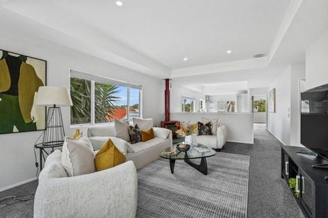 Photo of property in 5 Oystergrove Road, West Harbour, Auckland, 0618