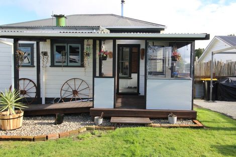 Photo of property in 26 Ross Street, Woodville, 4920