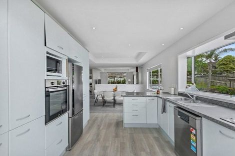Photo of property in 5 Oystergrove Road, West Harbour, Auckland, 0618