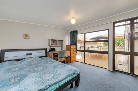 Photo of property in 1/56 Roberts Road, Glenfield, Auckland, 0629