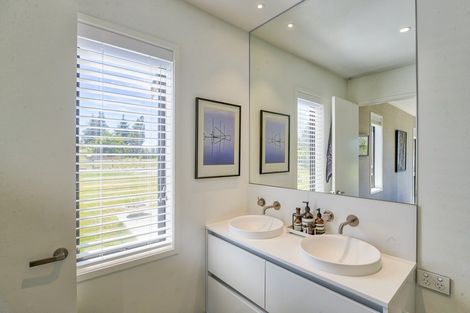 Photo of property in 2 Little Orchard Way, Wanaka, 9382