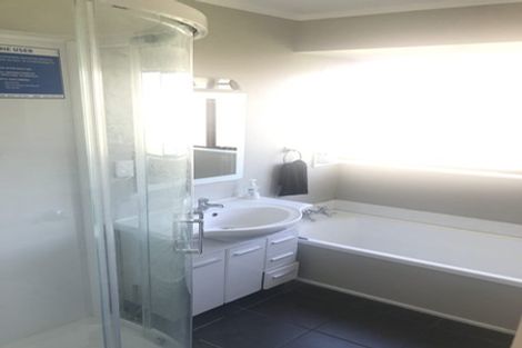 Photo of property in 14 Kilkenny Place, Fitzherbert, Palmerston North, 4410