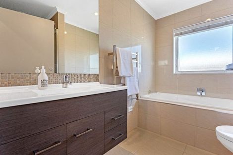 Photo of property in 11 Poaka Road, Hobsonville, Auckland, 0616