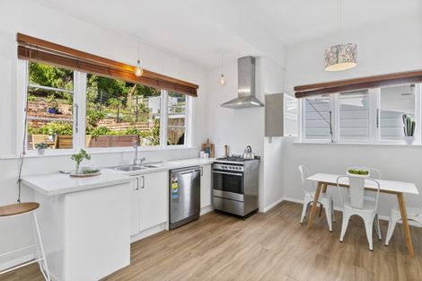 Photo of property in 16 Woburn Road, Northland, Wellington, 6012