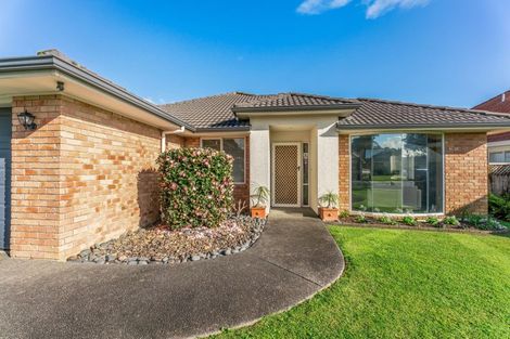 Photo of property in 211 Kilkenny Drive, East Tamaki Heights, Auckland, 2016