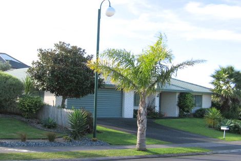 Photo of property in 43 Kath Hopper Drive, Orewa, 0931
