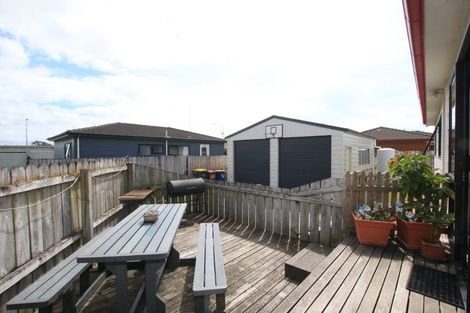 Photo of property in 1/7 Barbados Drive, Unsworth Heights, Auckland, 0632