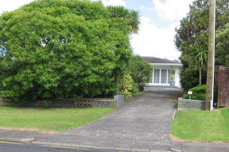 Photo of property in 3 Neil Avenue, Te Atatu Peninsula, Auckland, 0610