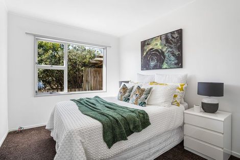 Photo of property in 1 Golf Road, New Lynn, Auckland, 0600