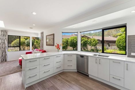 Photo of property in 30 Awanui Drive, Waikanae, 5036