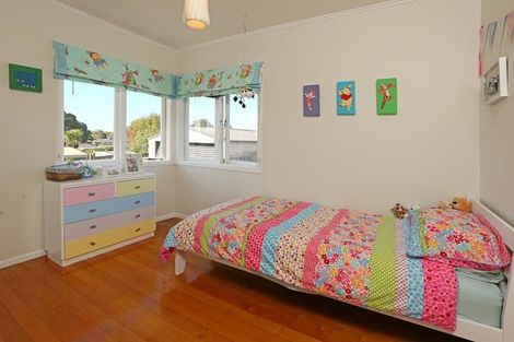 Photo of property in 3 Brookfield Road, Te Atatu Peninsula, Auckland, 0610