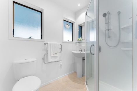 Photo of property in 152 Luckens Road, West Harbour, Auckland, 0618