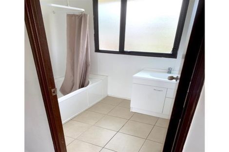 Photo of property in 2/2 Jack Farrell Place, Papakura, 2110