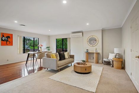 Photo of property in 16 Crimson Park, Oteha, Auckland, 0632