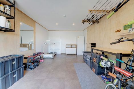 Photo of property in 1/39 Camrose Place, Glenfield, Auckland, 0629