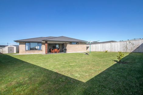 Photo of property in 8 Remana Crescent, Huapai, Kumeu, 0810