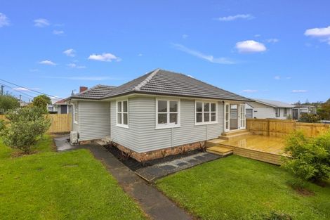 Photo of property in 3 Daphne Street, Kelston, Auckland, 0602