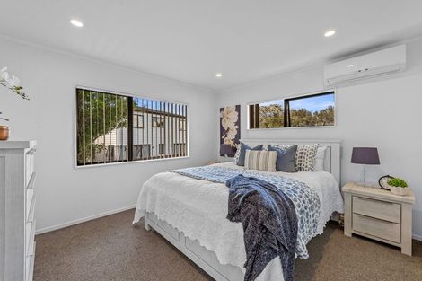 Photo of property in 37 Gosford Drive, Botany Downs, Auckland, 2010