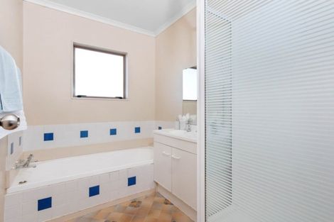 Photo of property in 25 Loughanure Place, Massey, Auckland, 0614