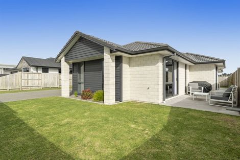 Photo of property in 74 Puhirake Crescent, Pyes Pa, Tauranga, 3112