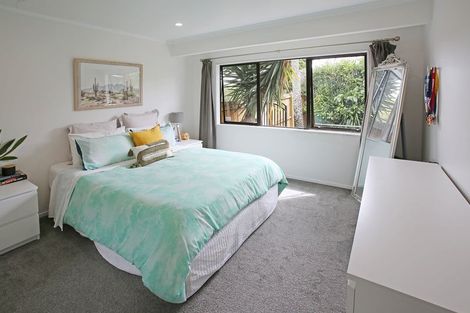 Photo of property in 1/28 Manuka Road, Glenfield, Auckland, 0629