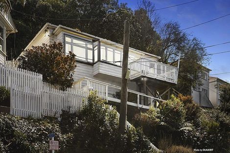 Photo of property in 67 Garden Road, Northland, Wellington, 6012