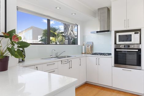 Photo of property in 2/5 Manaia Place, Mairangi Bay, Auckland, 0630