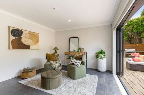 Photo of property in 7 Landmark Drive, Te Atatu Peninsula, Auckland, 0610