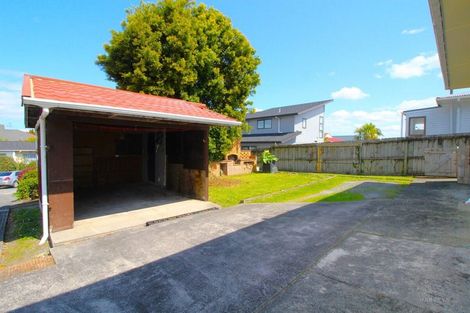 Photo of property in 48 Strid Road, Te Atatu South, Auckland, 0610