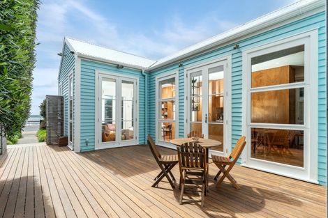 Photo of property in 69 Marine Parade, Seatoun, Wellington, 6022