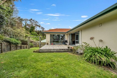 Photo of property in 30 Capricorn Place, Kawaha Point, Rotorua, 3010