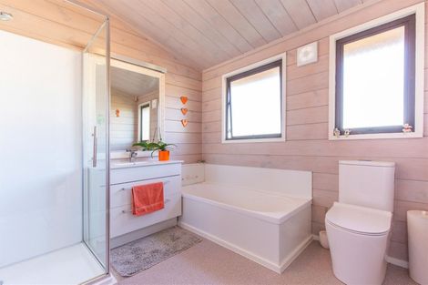 Photo of property in 14 Highwood Grove, Torbay, Auckland, 0630