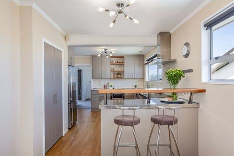 Photo of property in 116 Kahu Road, Paremata, Porirua, 5024