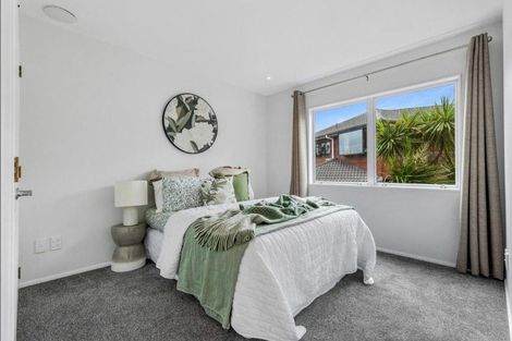 Photo of property in 5 Oystergrove Road, West Harbour, Auckland, 0618