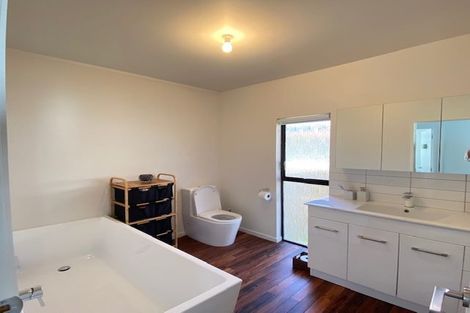 Photo of property in 2/21 Scarboro Terrace, Murrays Bay, Auckland, 0630