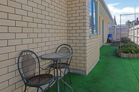Photo of property in 1 Poinsettia Place, Henderson, Auckland, 0610