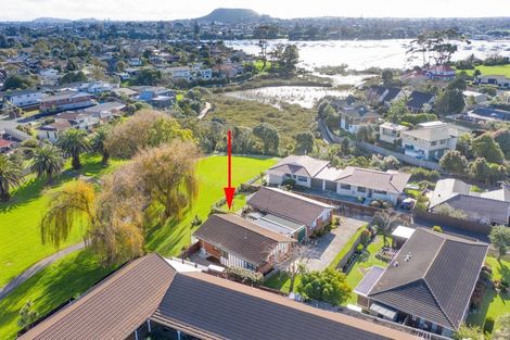 Photo of property in 2/8 Kentigern Close, Pakuranga, Auckland, 2010