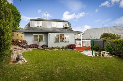 Photo of property in 2/12 Ballini Rise, West Harbour, Auckland, 0618