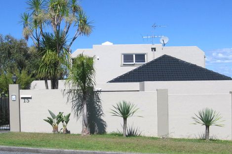 Photo of property in 15 Churchill Road, Murrays Bay, Auckland, 0630
