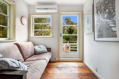 Photo of property in 43 Kauri Point Road, Laingholm, Auckland, 0604