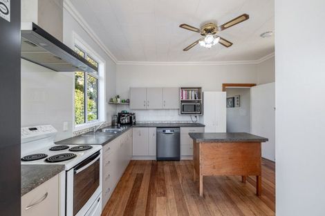 Photo of property in 5 Perrin Place, Kelvin Grove, Palmerston North, 4414