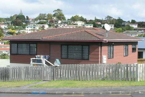Photo of property in 1 Loughanure Place, Massey, Auckland, 0614