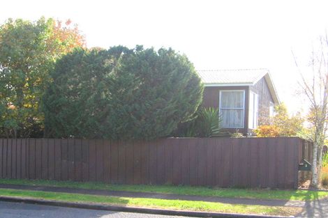 Photo of property in 2/5 Sikkim Crescent, Clover Park, Auckland, 2019