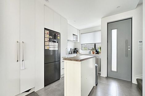 Photo of property in 30 Cessna Crescent, Mangere, Auckland, 2022