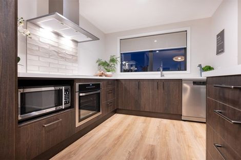 Photo of property in 6 Papaview Road, Papakura, 2110