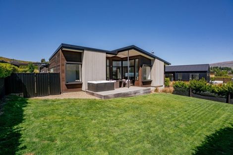 Photo of property in 25 Matipo Street, Wanaka, 9305