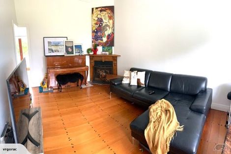 Photo of property in 27 Islington Avenue, New Lynn, Auckland, 0600